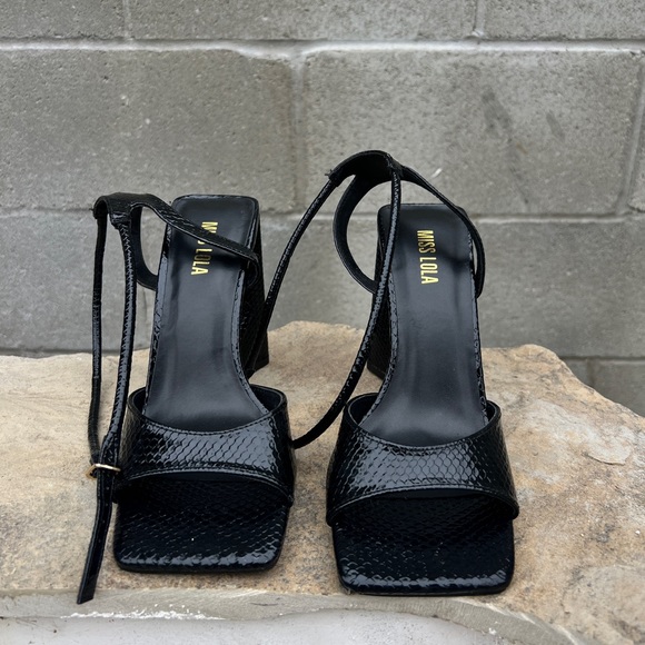 Miss Lola black snack crocodile print heel 
Size 6.5 - Picture 1 of 5